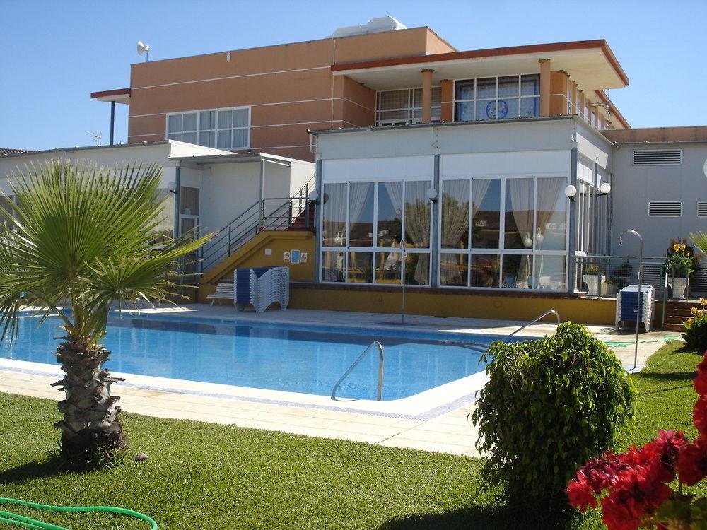 Hotel Jm Jardin De La Reina Guillena Exterior photo