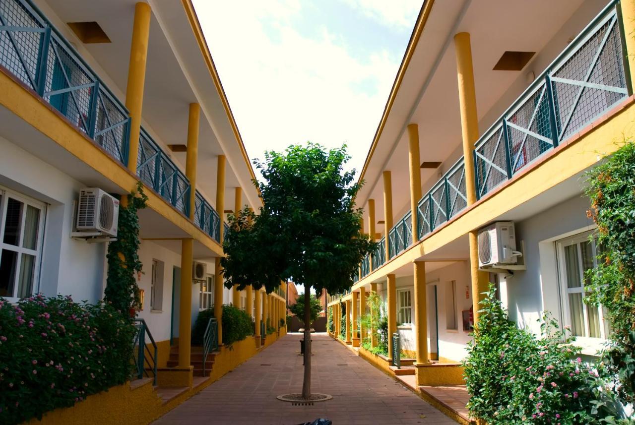 Hotel Jm Jardin De La Reina Guillena Exterior photo