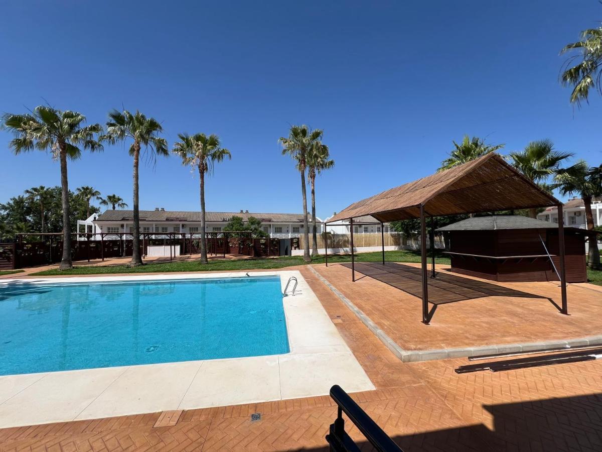 Hotel Jm Jardin De La Reina Guillena Exterior photo
